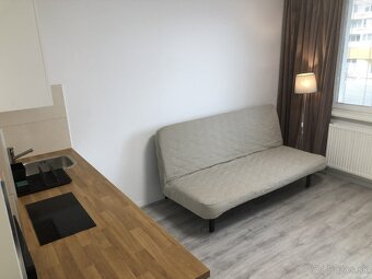 Prenájom komplet prerobenej garsonky na Šustekovej - 6