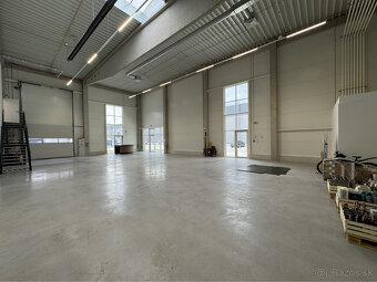 Prenájom rožného obchodno-skladového priestoru 421 m² s kanc - 6