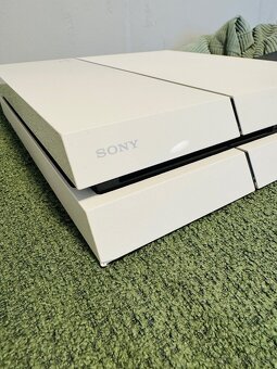 PlayStation 4 - 6