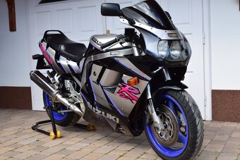 SUZUKI GSX-R 1100 - 6