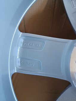 Volkswagen R17 - 6