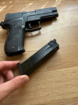 WE airsoft pištoľ GBB F226/P226 Green Gas - 6