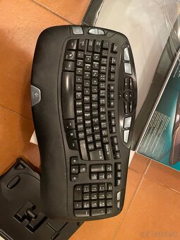 Bezdrôtová klávesnica a myš Logitech Cordless Desktop Wave - 6