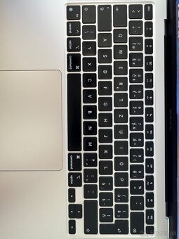 MacBook Air 13´ (M1, 8GB/256GB, Space gray) top stav - 6