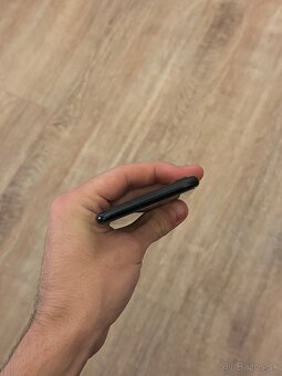 iPhone SE 2020 Black - 6