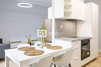Jedinečný 3 izbový byt 64 m2+ 8 m2 balkóny + parking, Piešťa - 6