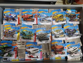 Hot wheels 2 - 6