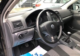 Volkswagen Golf 1.4 16V benzín manuál 59 kw - 6