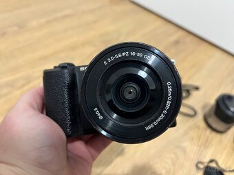 Sony A5100 bezzrkadlovka + dva objektívy - 6