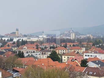 NA PREDAJ 3 IZBOVÝ BYT S VÝHĽADOM NA NITRU, GARÁŽ, BALKÓNY - 6