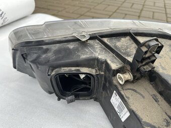 Predné prave svetlo BMW x5 e70 Lci facelift 7221896 - 6