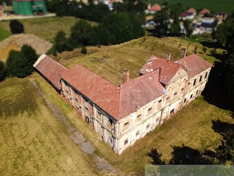 Kaštieľ plný histórie a krásy baroka v prostredí lipovej a - 6