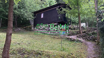 Čarovný pozemok s múrmi pôvodného domu, Sebedín - 6