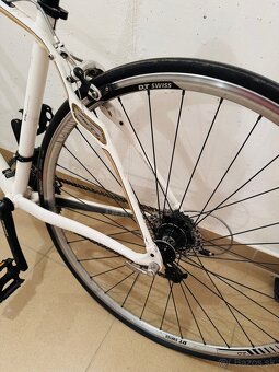 Zensky biely cestný bicykel Specialized Dolce - 6