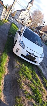 Predám toyotu prius hybrid 1.8 73kw - 6