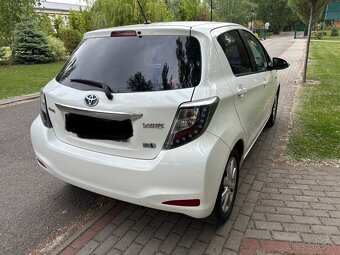 Toyota yaris hybrid - 6
