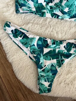 Plavky/bikini s tropickým vzorom - 6