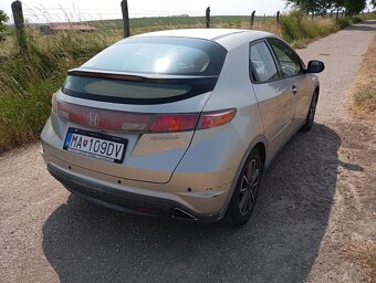 Predám Honda Civic 1.8 iVtec - 6