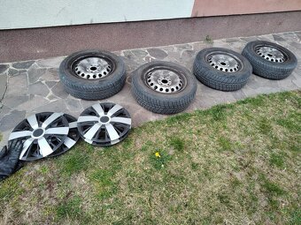 Predám plechové disky + puklice (4 ks) - 6