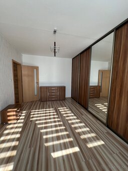 Prenájom 3 izbový byt s balkónom - 6