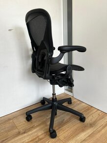 Kancelárska stolička Herman Miller Aeron full option- postur - 6