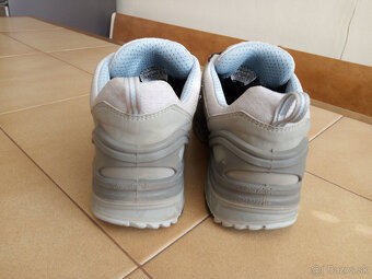 Damske outdoorove Gore-Texove botasky Lowa. - 6