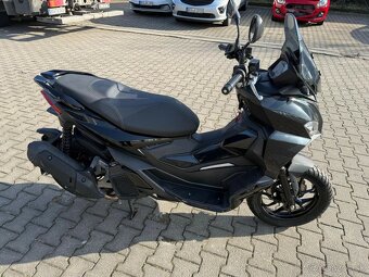 Aprilia SR-GT 125 - 6