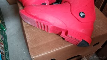 Lyže zadarmo, lyžiarky predám - 6