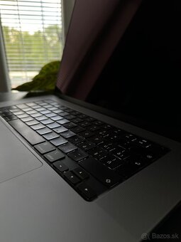 MacBook Pro 16” M1 MAX 32GB RAM 1TB - 6