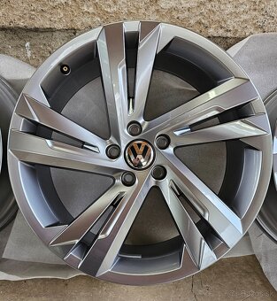 Predám orig. disky VW R-Line Valencia 5x112 R19 8.5J ET38 - 6