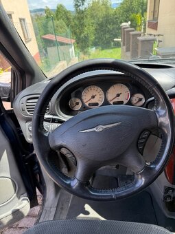 chrysler voyager - 6