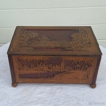 Starožitná velká dřevěná  truhla na šití - 6