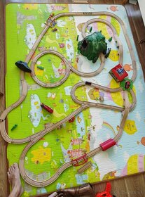predam drevenu zeleznicu a original vlaciky Tomas the Train - 6