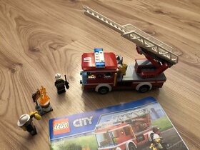 Lego CITY 60107 - Hasičské auto s rebríkom - 6