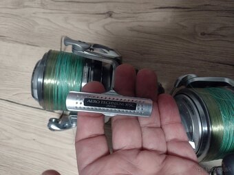Predám Shimano aero technium 10 000 xsc + 2 nahradné cievky - 6