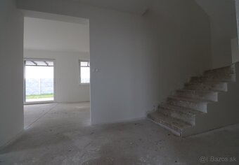 Veľkometrážny poschodový dvojdom v širšom centre mesta - 6