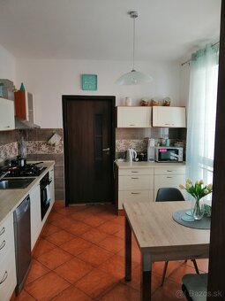 Pekný 3 izbový byt - 6