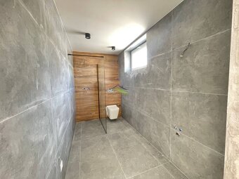 NOVINKA Moderná NOVOSTAVBA v rekreačnej oblasti KALUŹA - 6