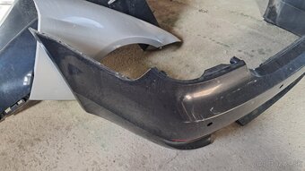 Predám zadný nárazník na bmw e60 a e61 - 6