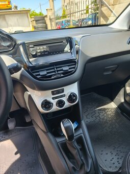 Peugeot 208 - 6