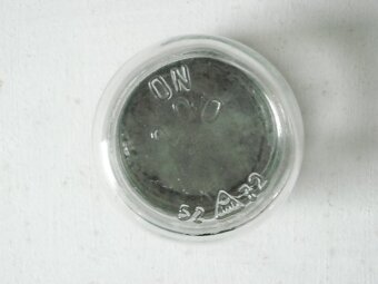 Stará plechovka a pohár na med - 6