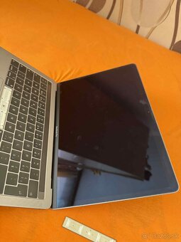 MacBook Pro 13" 2019 2 thunderbolt porty i5 8GB RAM 128GB - 6