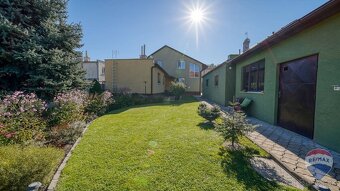 REZERVOVANÉ: Rodinný dom s garážou a krásnym pozemkom Banka  - 6