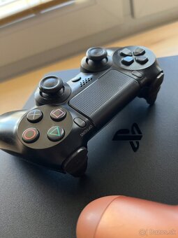 PlayStation 4 Slim - 6