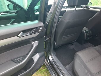 VW Passat Variant (2018) – Šedá tmavá metalíza - 6