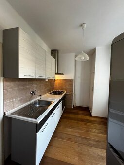 Na PREDAJ príjemný 2-izbový byt s balkónom v tichej a zelene - 6