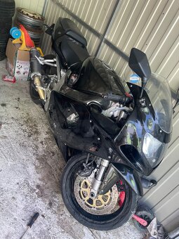 Suzuki GDX-R 750 - 6
