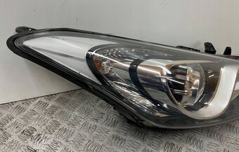 Hyundai i30 II 2 2012- pravé predné svetlo - 6