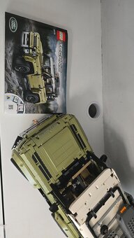 LEGO Technic Land Rover Defender 42110 - 6