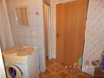 SPEKTRUM REALITY- Na PREDAJ garsónka, 23 m2 s loggiou, okres - 6